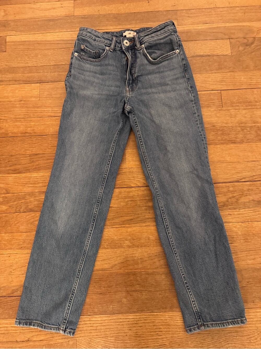 H&M Women's Blue High Rise Straight Leg Jeans - Size 2
b56
